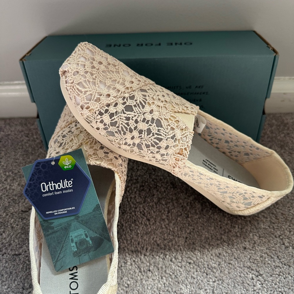 Toms Classic Natural Floral Lace Slip-On Women’s 9.5